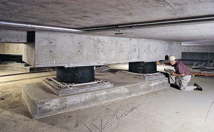 Diseño de Aislación Sísmica de Base en Concepción