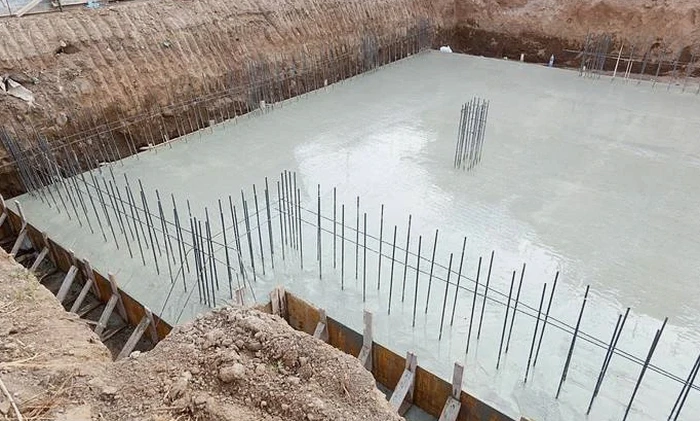 Diseño de Cimentaciones Superficiales en Concepción: Suelos Complejos, Soluciones Precisas
